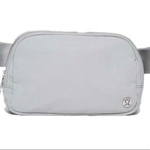 NWT Lululemon Everywhere Belt Bag in Silver Drop!!
